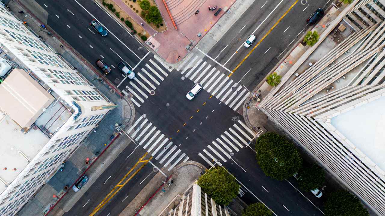Como a geometria viária afeta o trânsito e a segurança nas cidades - CEF.Projetos